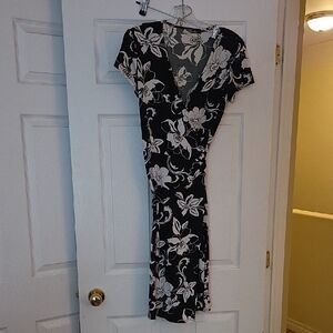 Chic Black and White Floral Midi Dress